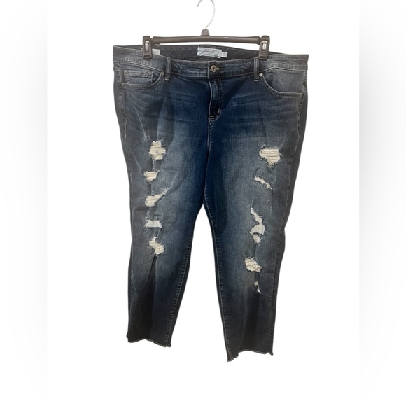 Torrid Boyfriend Jeans Women's 24R Blue Fade Distressed Detail Front - Picture 1 of 5